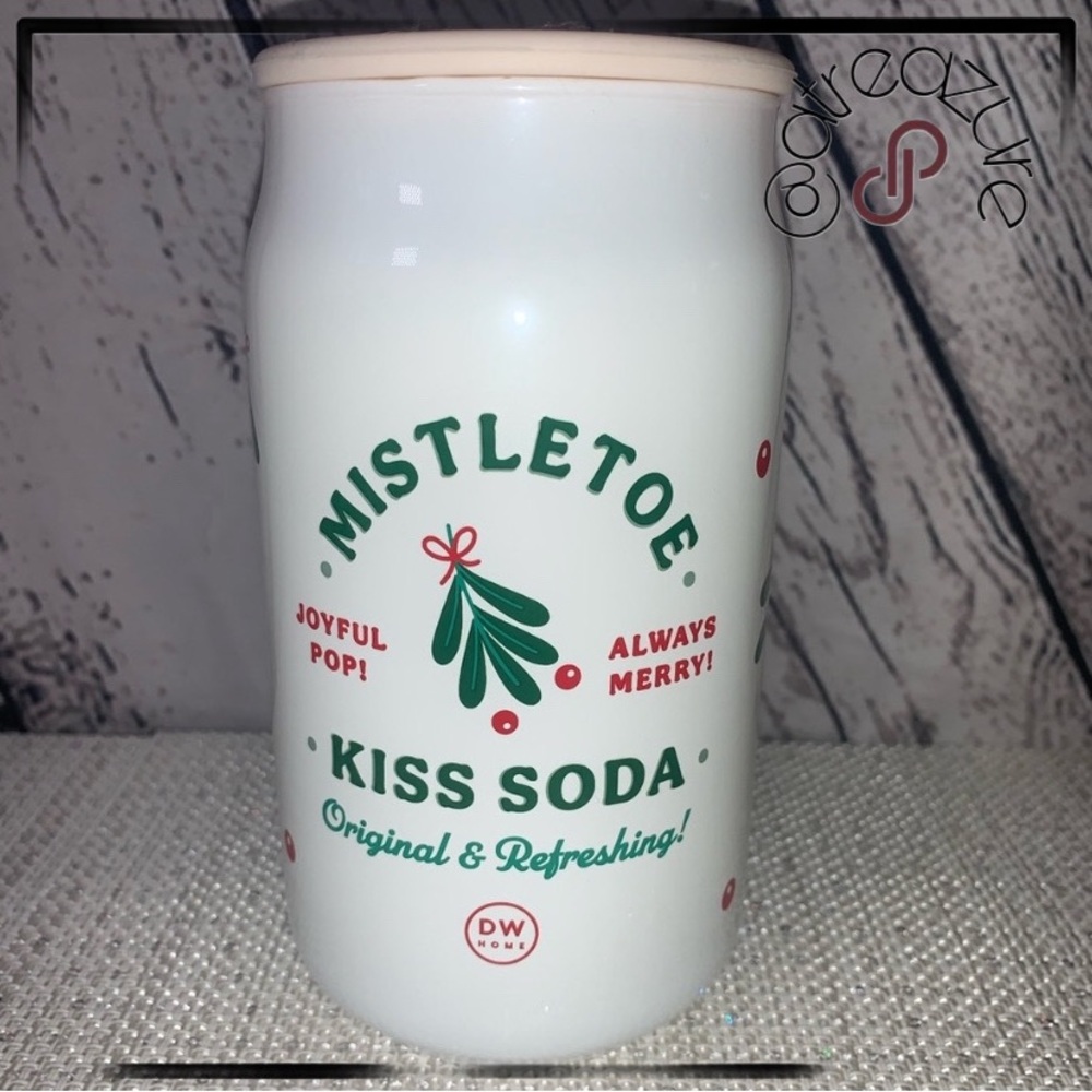 🆕 DW Home Mistletoe Kiss Soda Candle🎄